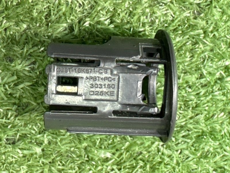 Кронштейн парктроника Ford Kuga 2013 SUV