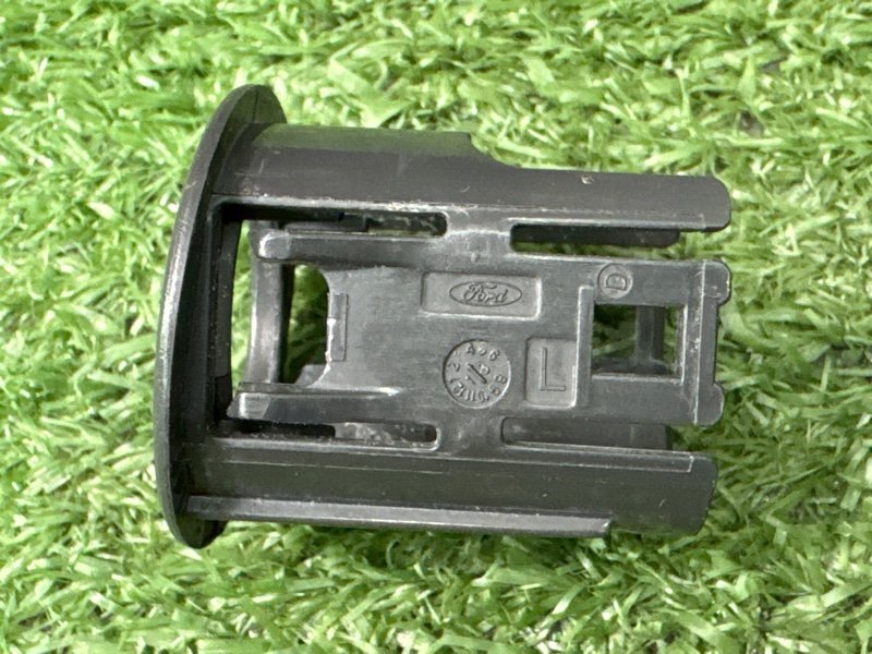 Кронштейн парктроника Ford Kuga 2013 SUV