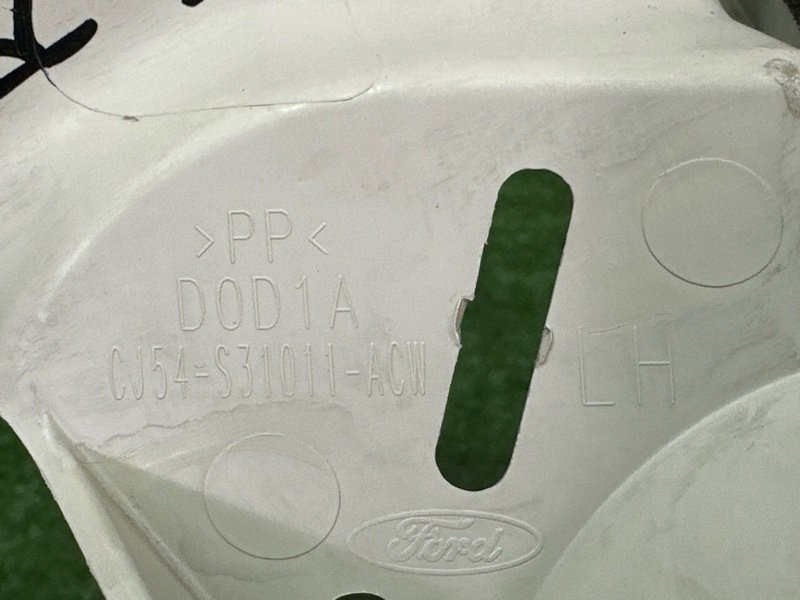 Накладка стойки кузова Ford Kuga 2013 SUV