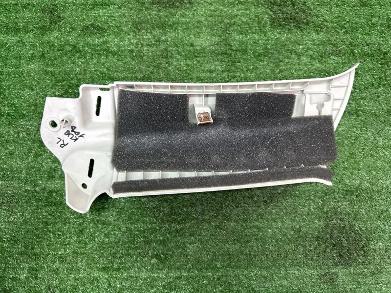 Накладка стойки кузова Ford Kuga 2013 SUV