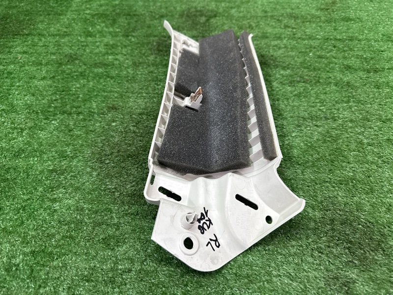 Накладка стойки кузова Ford Kuga 2013 SUV