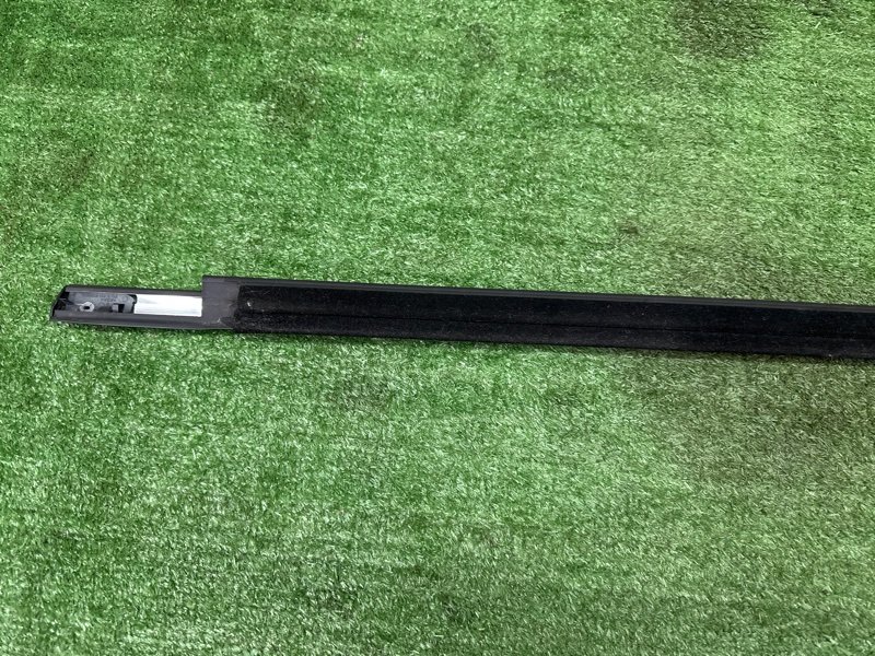 Уплотнитель стекла наружный(Бархотка) Хром Ford Kuga 2013 SUV