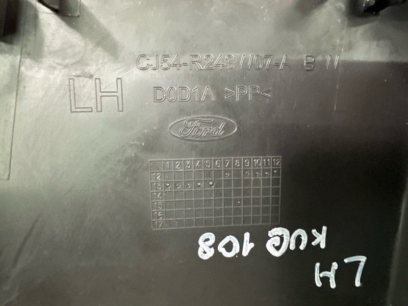 Накладка центральной стойки нижняя Ford Kuga 2013 SUV