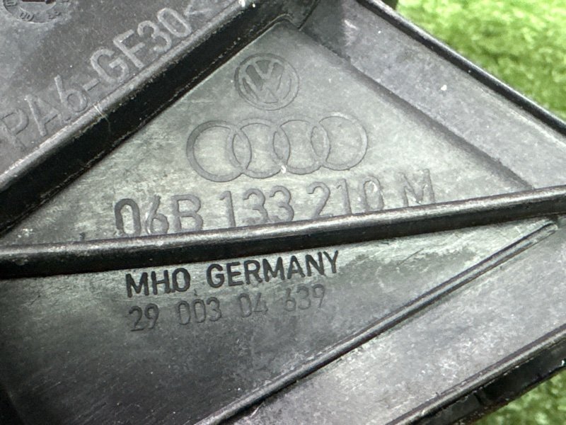 Коллектор впускной Volkswagen Passat B5