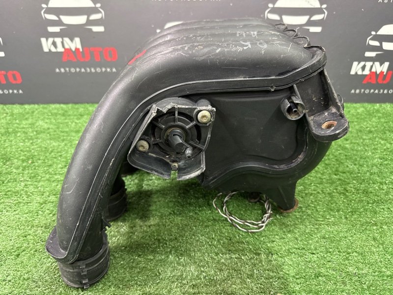 Коллектор впускной Volkswagen Passat B5