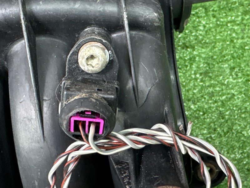 Коллектор впускной Volkswagen Passat B5