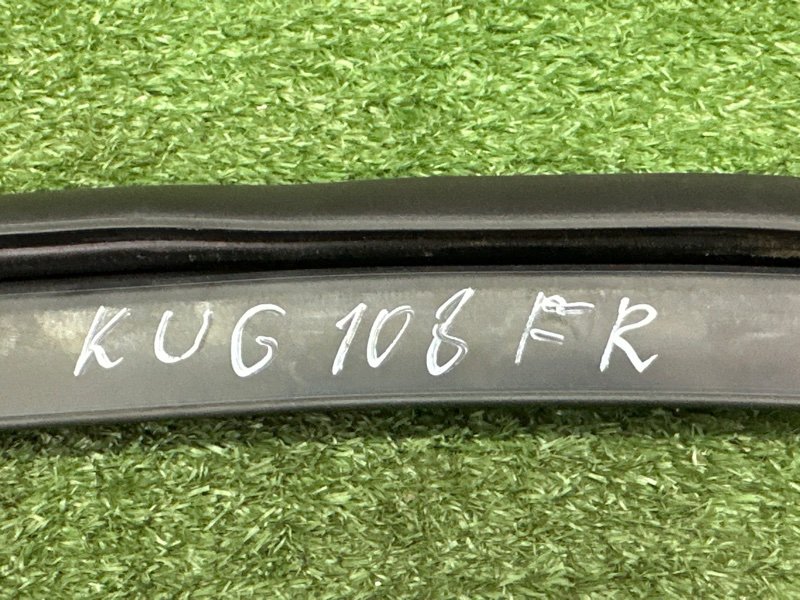 Уплотнитель стекла направляющий Ford Kuga 2013 SUV