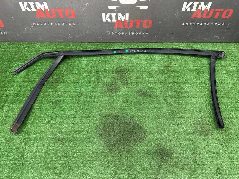 Уплотнитель стекла направляющий Ford Kuga 2013 SUV