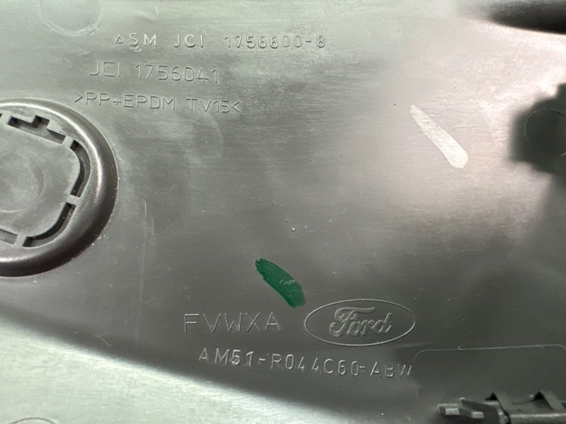 Накладка торпедо боковая Ford Kuga 2013 SUV