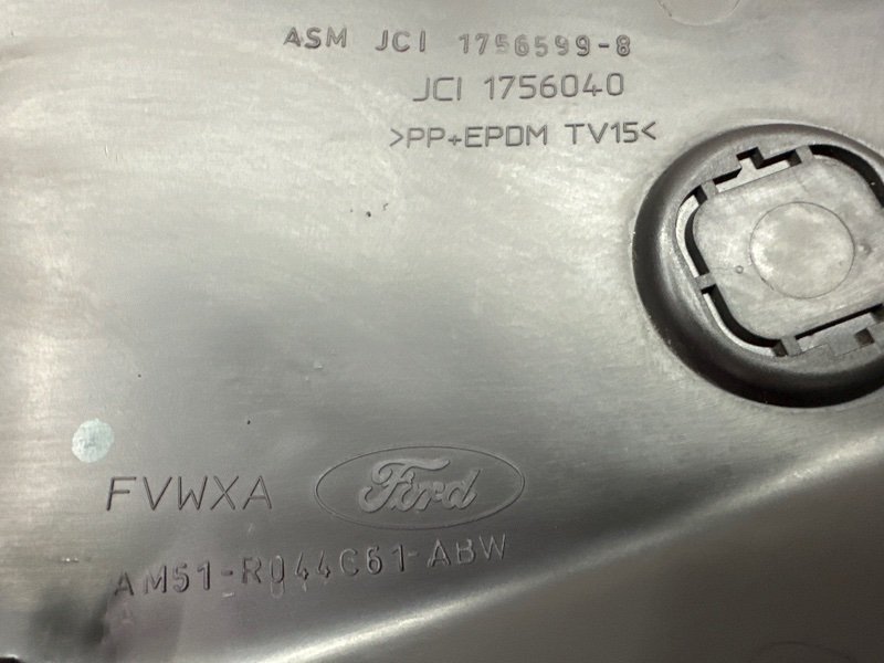 Накладка торпедо боковая Ford Kuga 2013 SUV