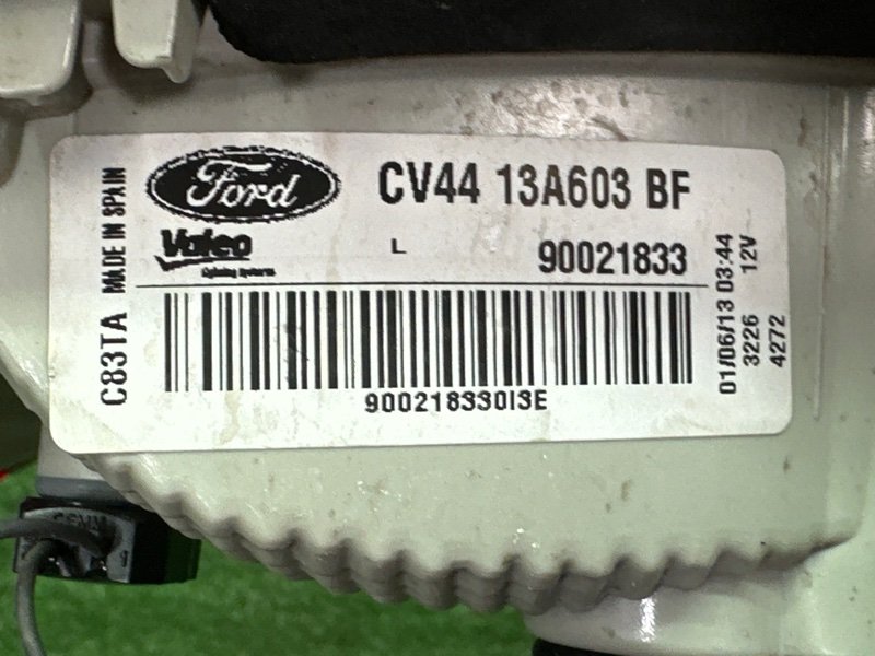 Фонарь в крышку багажника Ford Kuga 2013 SUV