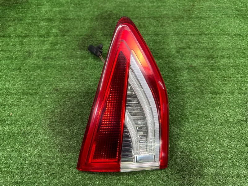 Фонарь в крышку багажника Ford Kuga 2013 SUV