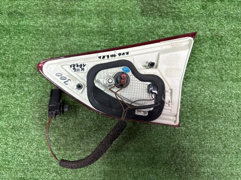 Фонарь в крышку багажника Ford Kuga 2013 SUV