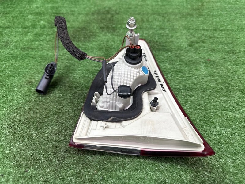 Фонарь в крышку багажника Ford Kuga 2013 SUV