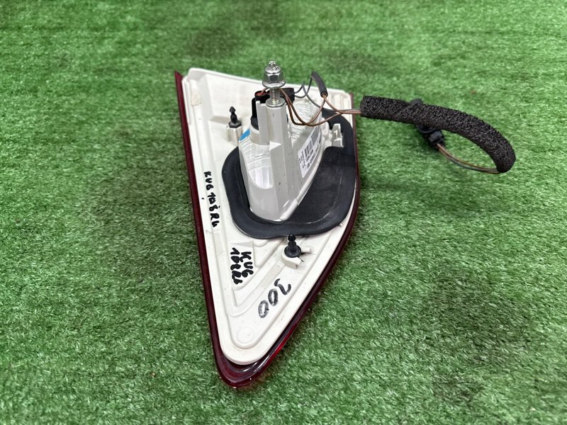 Фонарь в крышку багажника Ford Kuga 2013 SUV