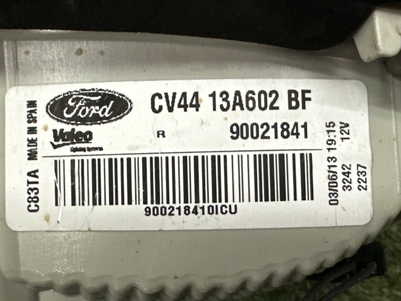 Фонарь в крышку багажника Ford Kuga 2013 SUV