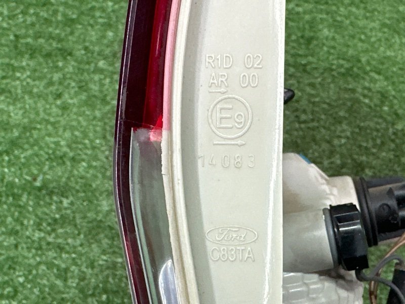 Фонарь в крышку багажника Ford Kuga 2013 SUV