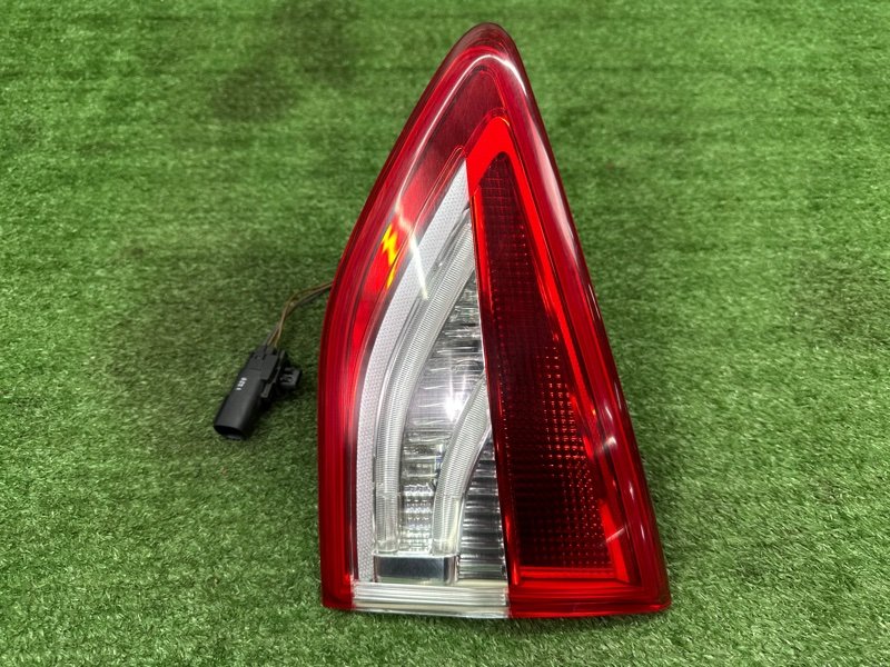 Фонарь в крышку багажника Ford Kuga 2013 SUV