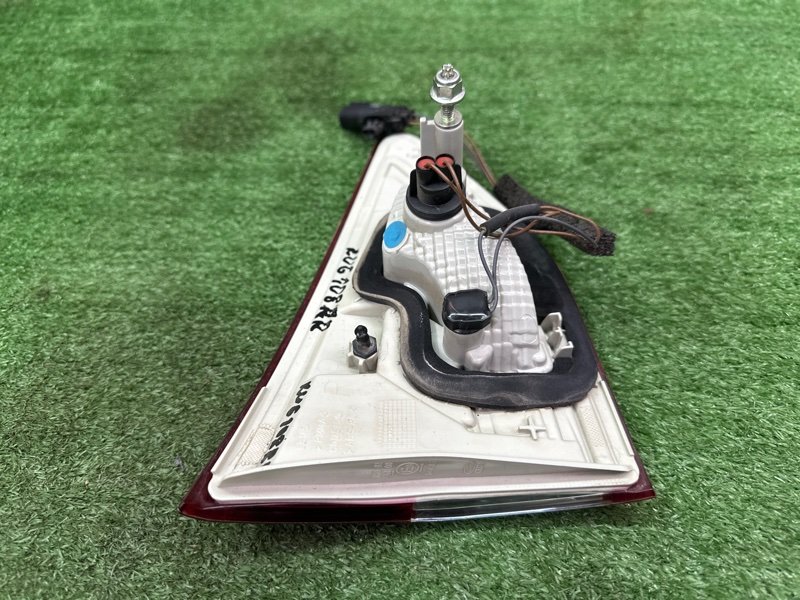 Фонарь в крышку багажника Ford Kuga 2013 SUV