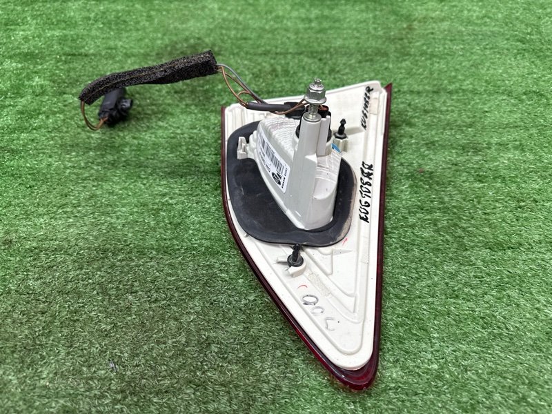 Фонарь в крышку багажника Ford Kuga 2013 SUV