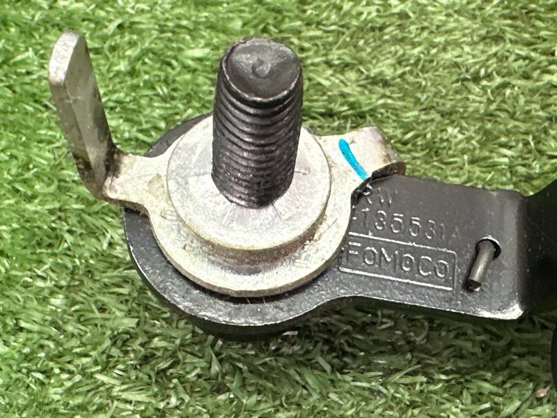 Замок ремня безопасности Ford Kuga 2013 SUV