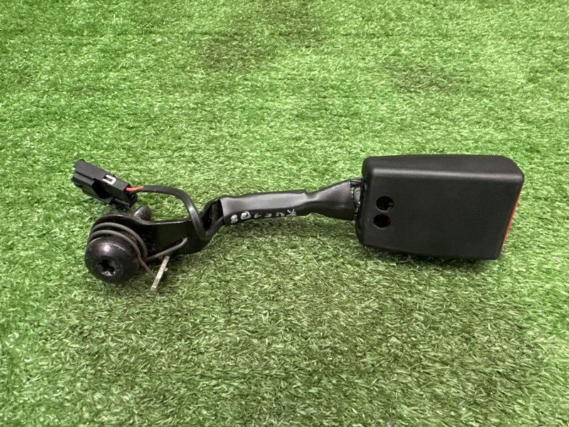 Замок ремня безопасности Ford Kuga 2013 SUV