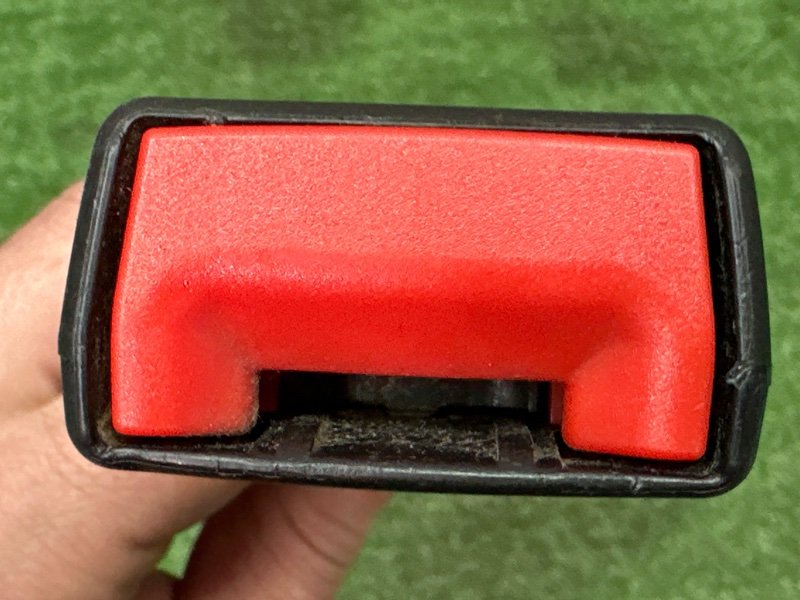 Замок ремня безопасности Ford Kuga 2013 SUV