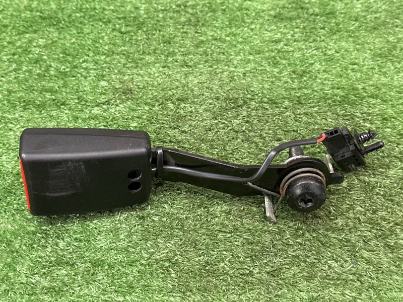 Замок ремня безопасности Ford Kuga 2013 SUV