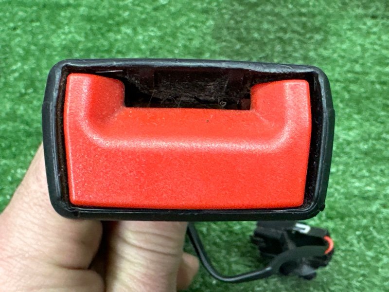 Замок ремня безопасности Ford Kuga 2013 SUV