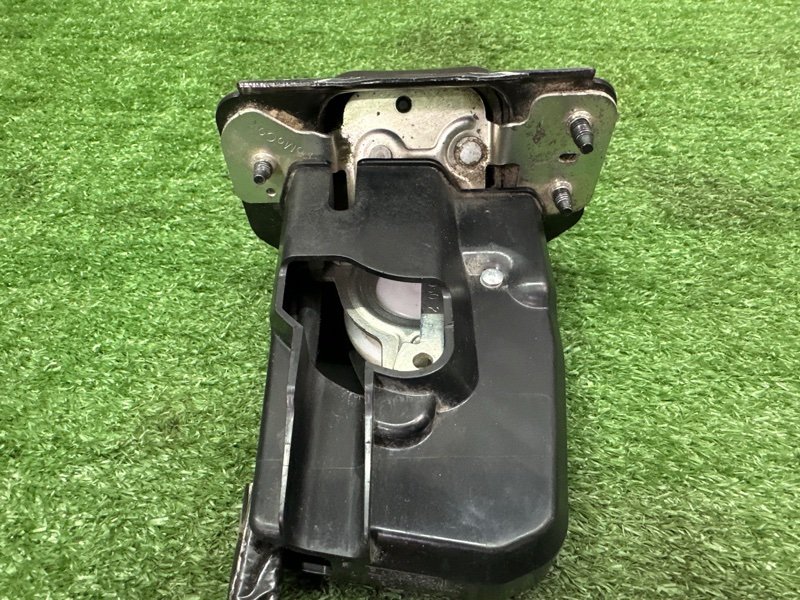 Замок крышки багажника Ford Kuga 2013 SUV