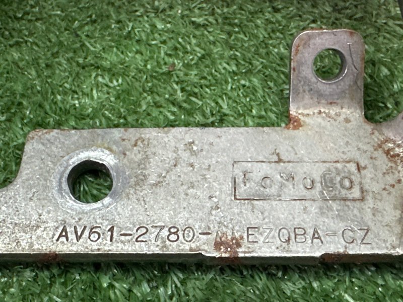 Рычаг стояночного тормоза (ручник) Ford Kuga 2013 SUV