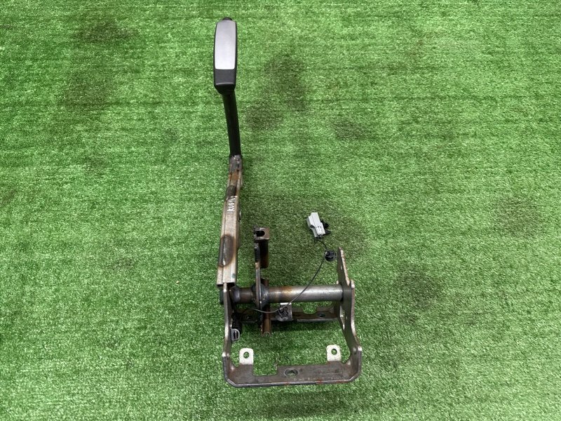 Рычаг стояночного тормоза (ручник) Ford Kuga 2013 SUV