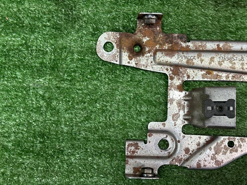 Кронштейн центральной консоли Ford Kuga 2013 SUV