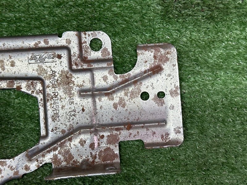 Кронштейн центральной консоли Ford Kuga 2013 SUV