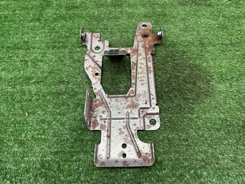 Кронштейн центральной консоли Ford Kuga 2013 SUV