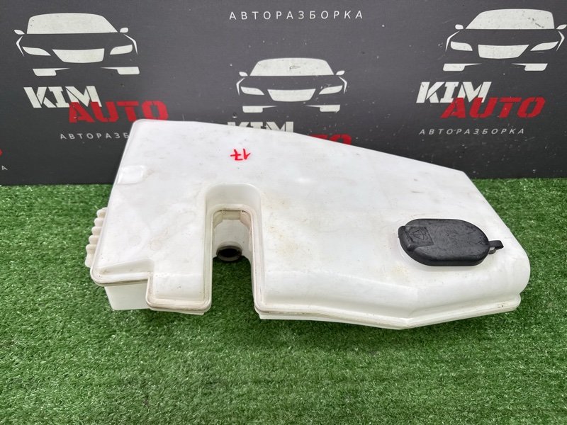 Бачок стеклоомывателя Renault Duster