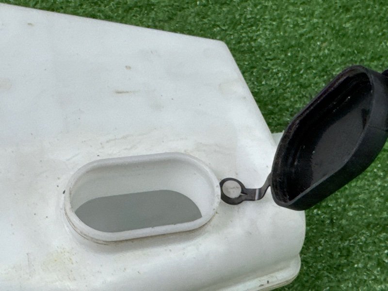 Бачок стеклоомывателя Renault Duster