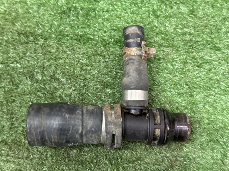 Тройник системы охлаждения Ford Kuga 2013 SUV