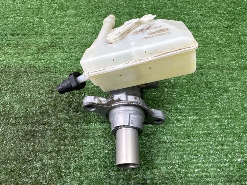 Главный тормозной цилиндр с бочком Ford Kuga 2013 SUV