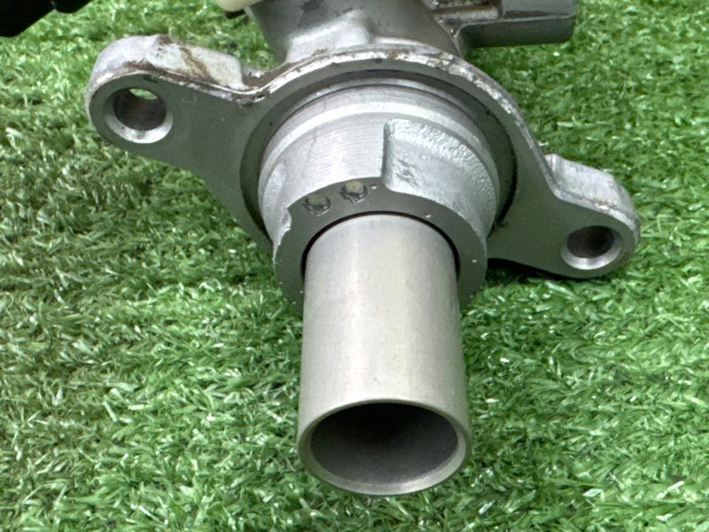 Главный тормозной цилиндр с бочком Ford Kuga 2013 SUV