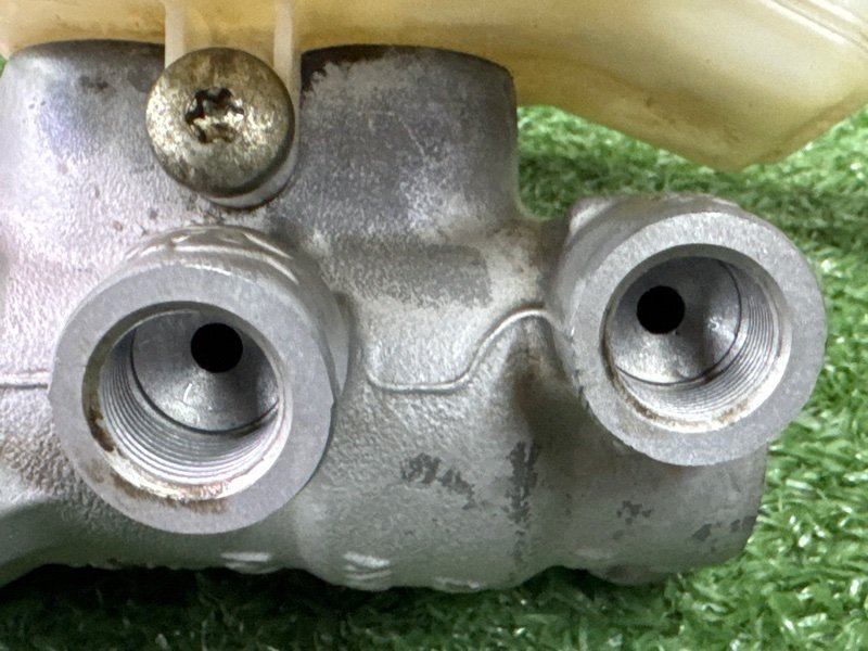 Главный тормозной цилиндр с бочком Ford Kuga 2013 SUV