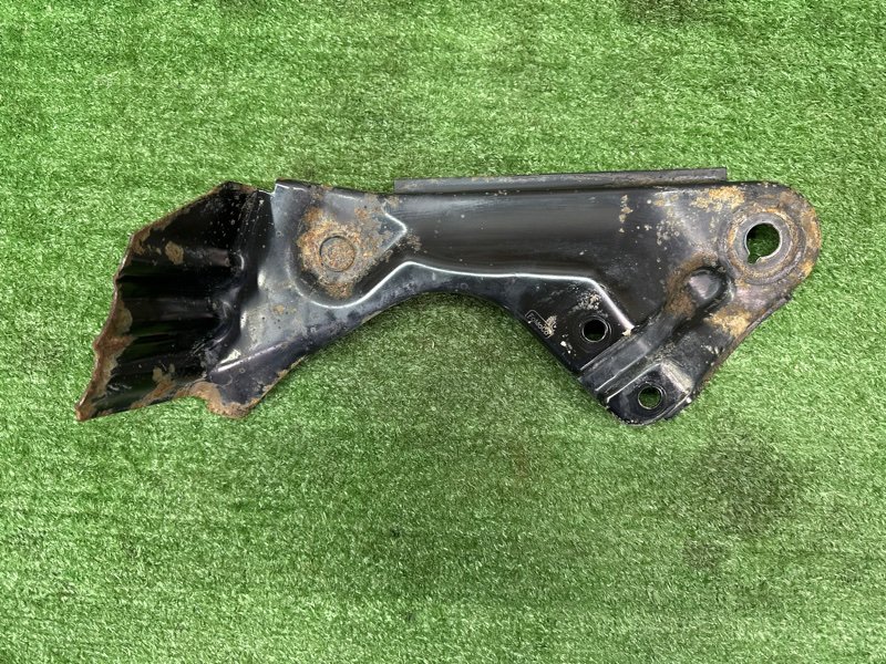 Кронштейн переднего подрамника Ford Kuga 2013 SUV