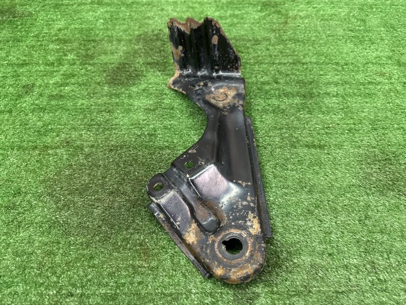 Кронштейн переднего подрамника Ford Kuga 2013 SUV