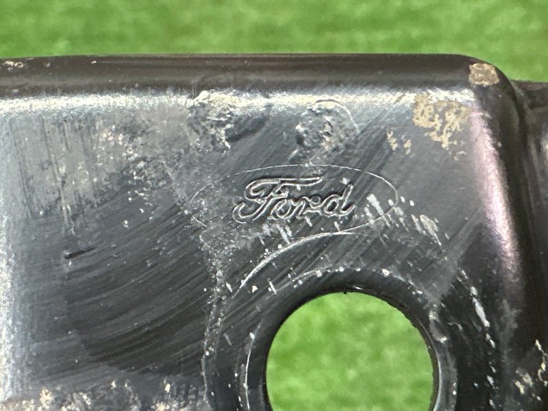 Кронштейн переднего подрамника Ford Kuga 2013 SUV