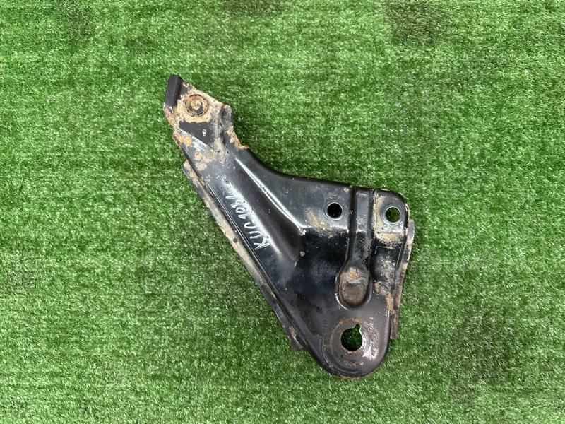 Кронштейн переднего подрамника Ford Kuga 2013 SUV