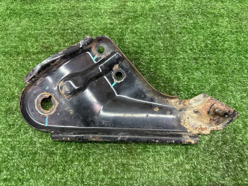 Кронштейн переднего подрамника Ford Kuga 2013 SUV