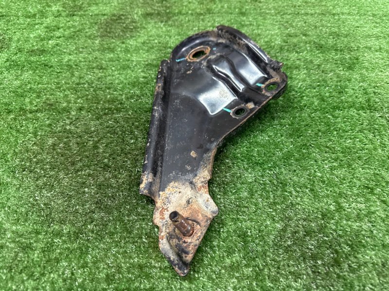 Кронштейн переднего подрамника Ford Kuga 2013 SUV