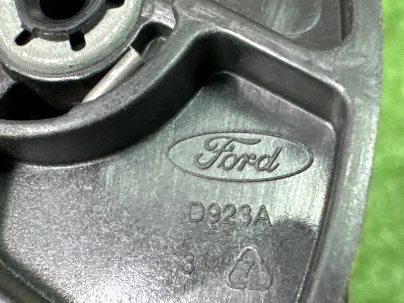 Ручка капота Ford Kuga 2013 SUV