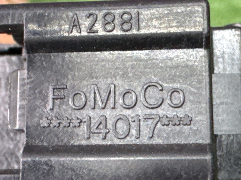 Кнопка центрального замка Ford Kuga 2013 SUV