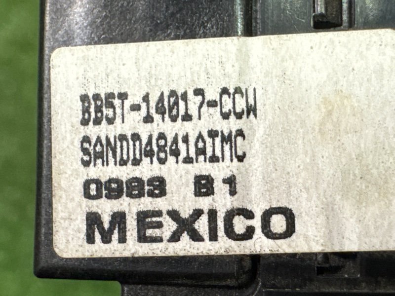 Кнопка центрального замка Ford Kuga 2013 SUV